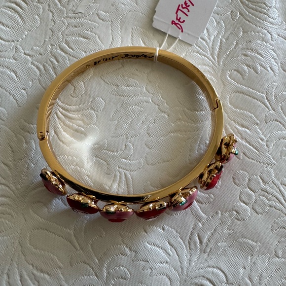 Betsey Johnson Crystal Apple Bangle Bracelet - Picture 3 of 4